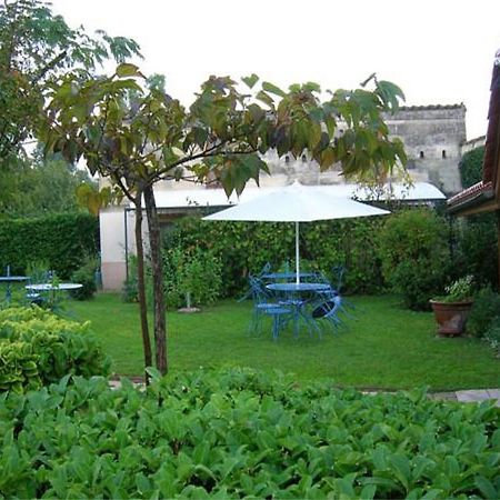 Hotel Entre 2 Mers Proche Bordeaux Carbon-Blanc Exterior photo