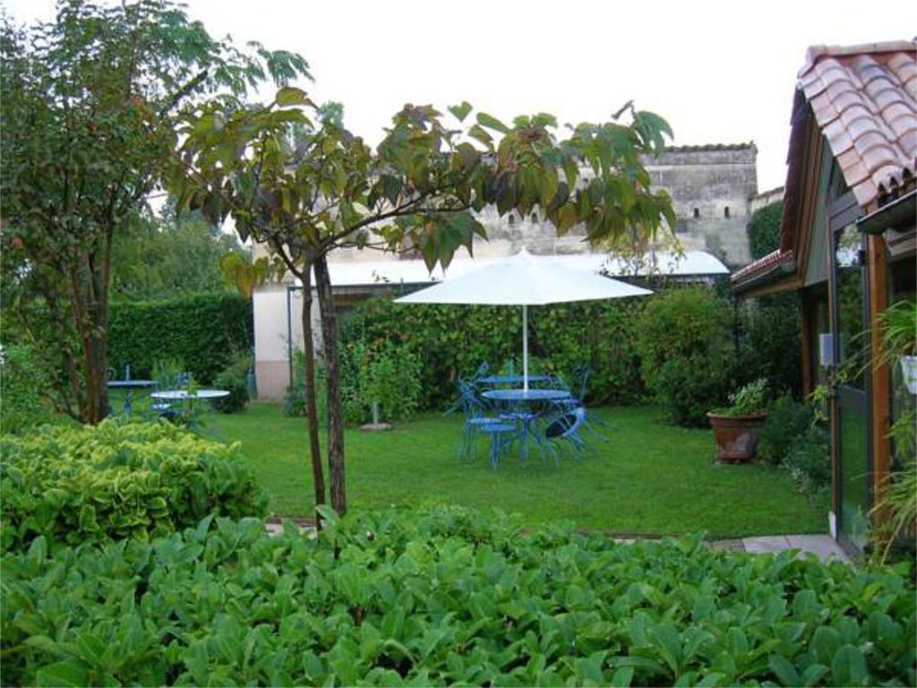 Hotel Entre 2 Mers Proche Bordeaux Carbon-Blanc Exterior photo